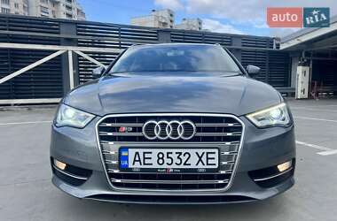 Хэтчбек Audi A3 2016 в 