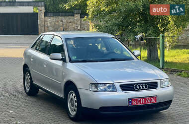 Хэтчбек Audi A3 2001 в 