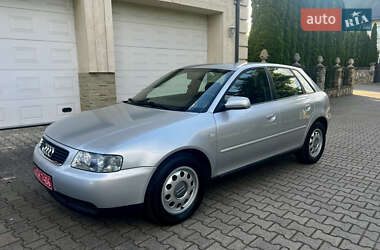 Хэтчбек Audi A3 2001 в 