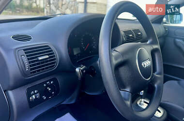 Хэтчбек Audi A3 2001 в 