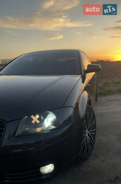 Хетчбек Audi A3 2004 в 