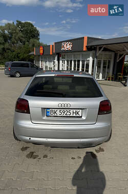 Хэтчбек Audi A3 2003 в 