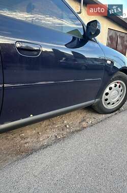Хэтчбек Audi A3 2003 в 