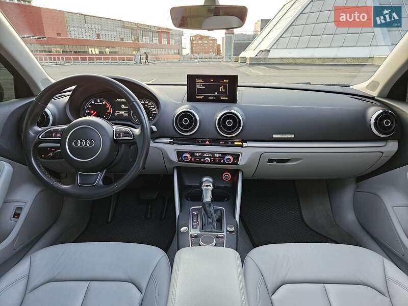 Седан Audi A3 2016 в Днепре