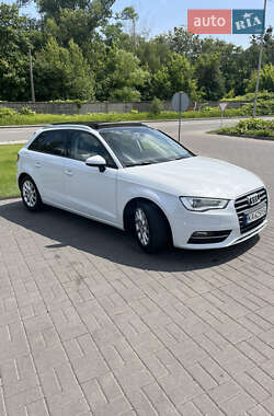 Хэтчбек Audi A3 2016 в 