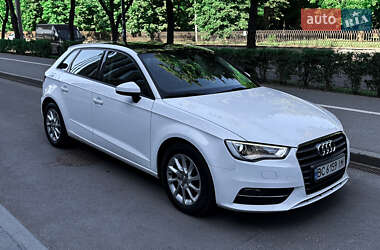 Хэтчбек Audi A3 2015 в 