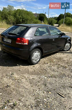 Хэтчбек Audi A3 2004 в 