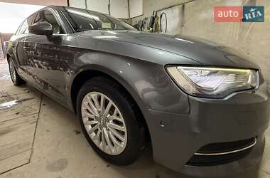 Хетчбек Audi A3 2015 в 