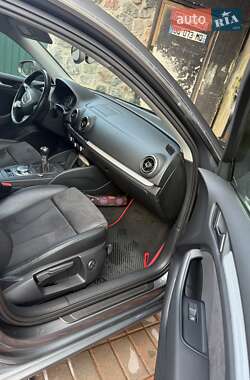 Хетчбек Audi A3 2015 в 