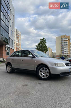 Хэтчбек Audi A3 2000 в 