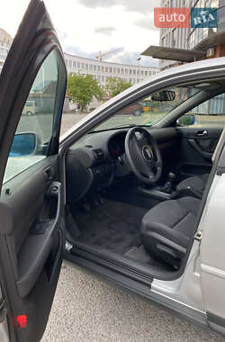 Хэтчбек Audi A3 2000 в 