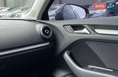 Хэтчбек Audi A3 2016 в 