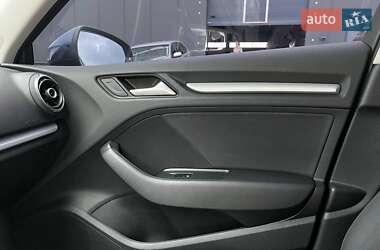 Хэтчбек Audi A3 2016 в 