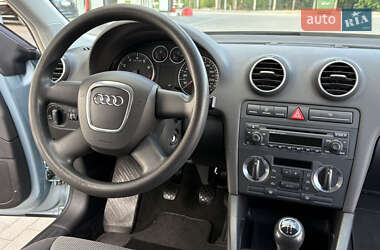 Хэтчбек Audi A3 2006 в 