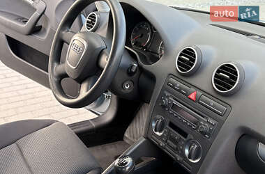 Хэтчбек Audi A3 2006 в 