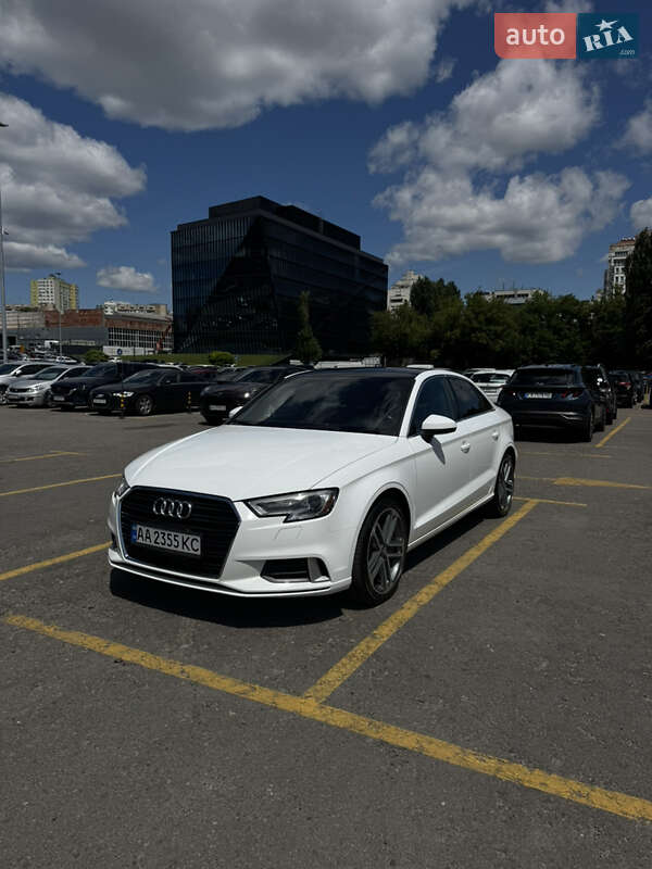 Седан Audi A3 2018 в Киеве
