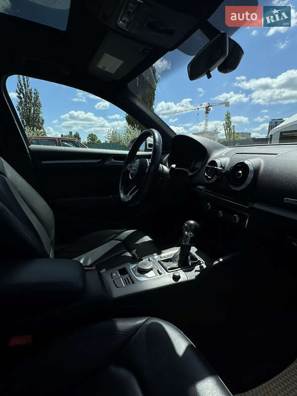 Седан Audi A3 2018 в Киеве