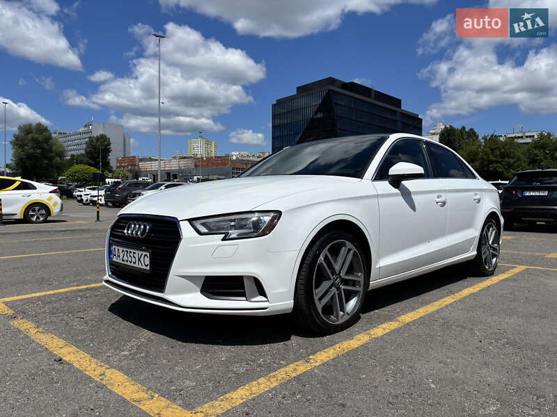 Седан Audi A3 2018 в Киеве