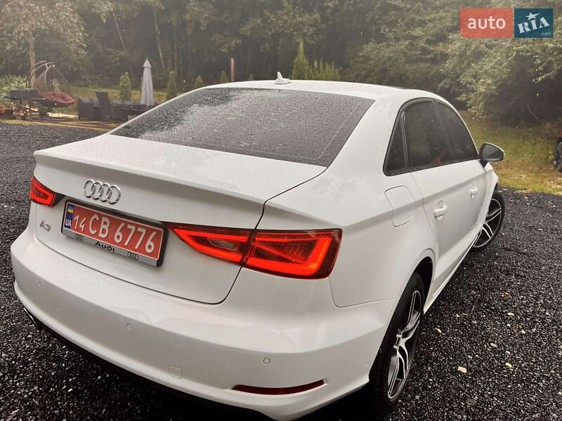 Седан Audi A3 2015 в Львове
