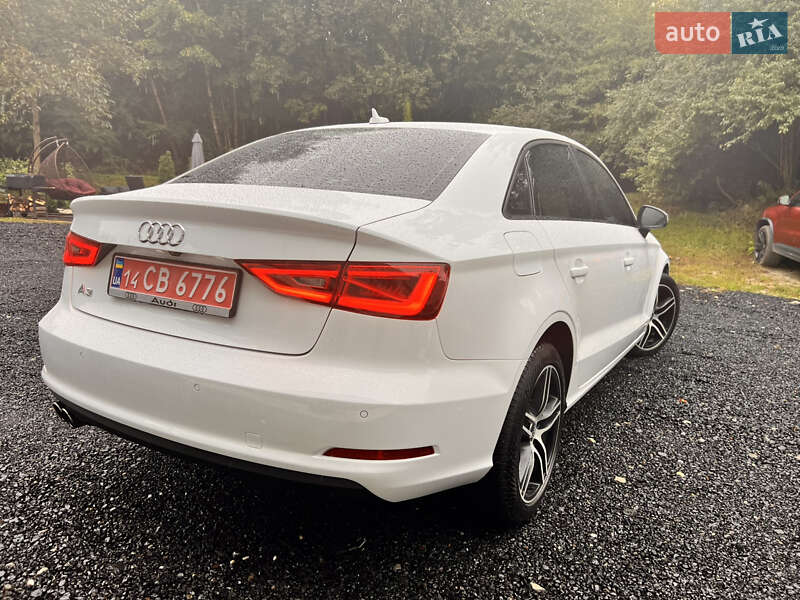 Седан Audi A3 2015 в Львове