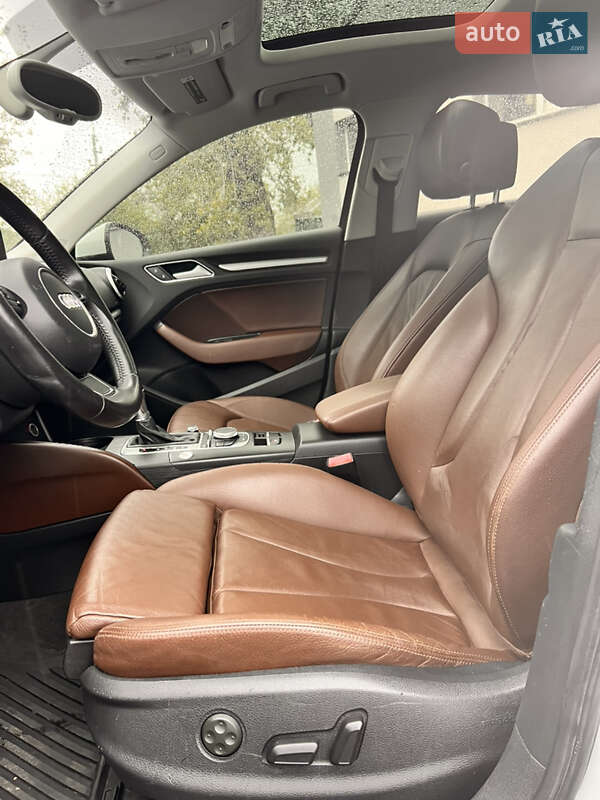 Седан Audi A3 2015 в Львове