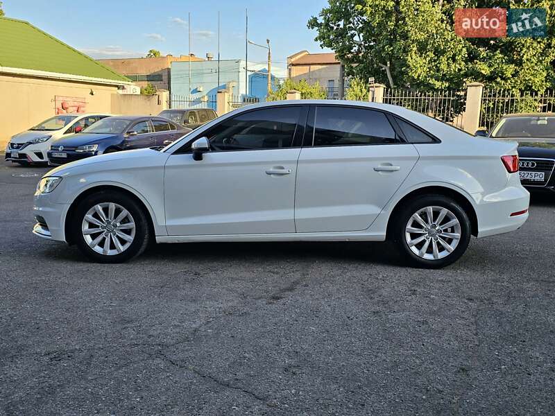 Седан Audi A3 2015 в Одессе