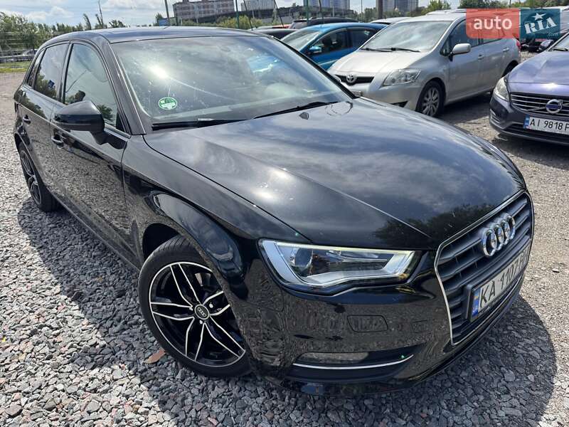 Хэтчбек Audi A3 2015 в 
