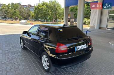 Хэтчбек Audi A3 2003 в 