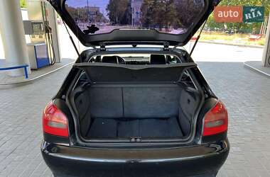 Хэтчбек Audi A3 2003 в 