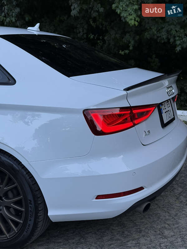 Седан Audi A3 2015 в Черновцах