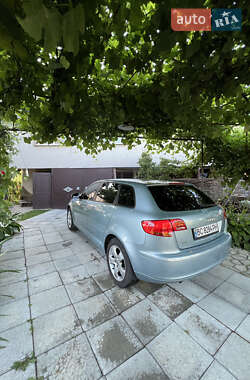 Хэтчбек Audi A3 2005 в 