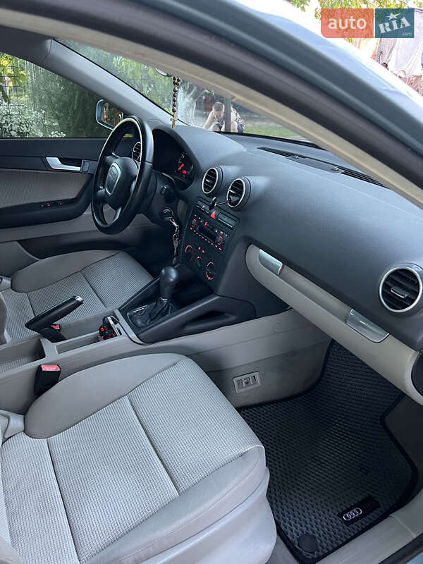 Хэтчбек Audi A3 2005 в Пустомытах