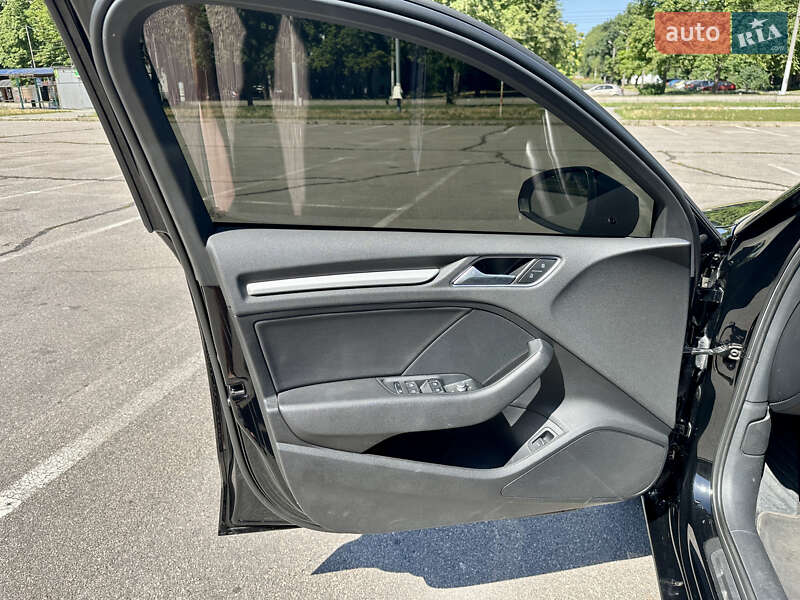 Седан Audi A3 2015 в Запорожье