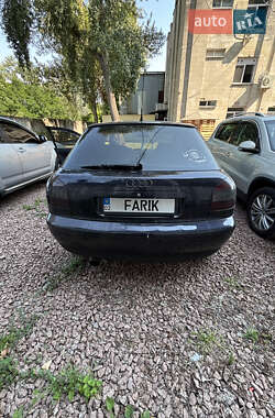 Хэтчбек Audi A3 2001 в 