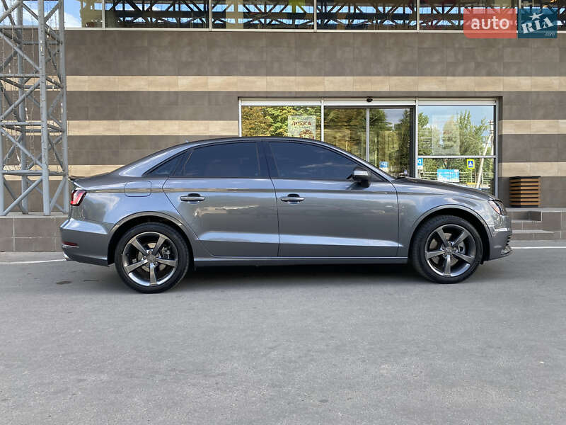 Седан Audi A3 2015 в Тернополі