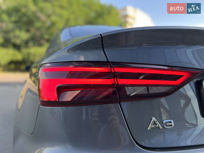 Седан Audi A3 2017 в Рівному