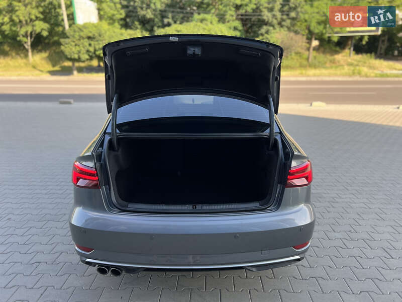 Седан Audi A3 2017 в Рівному