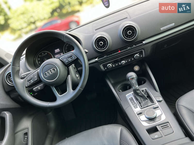 Седан Audi A3 2017 в Рівному