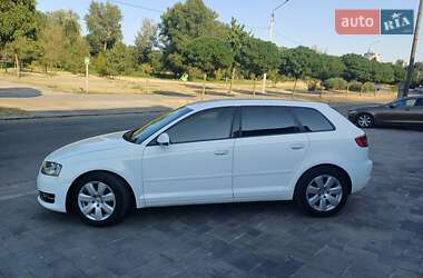Хэтчбек Audi A3 2013 в 