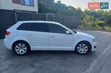 Хэтчбек Audi A3 2013 в 