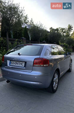 Хетчбек Audi A3 2004 в 