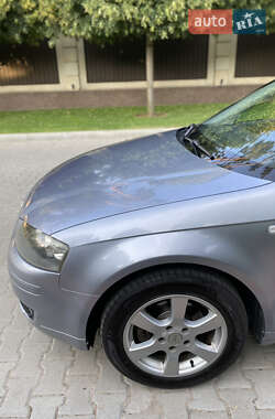 Хетчбек Audi A3 2004 в 