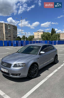 Хетчбек Audi A3 2003 в 