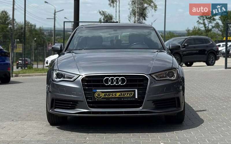 Седан Audi A3 2015 в Чернівцях
