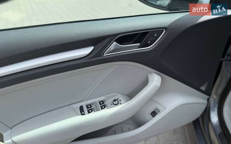 Седан Audi A3 2015 в Чернівцях