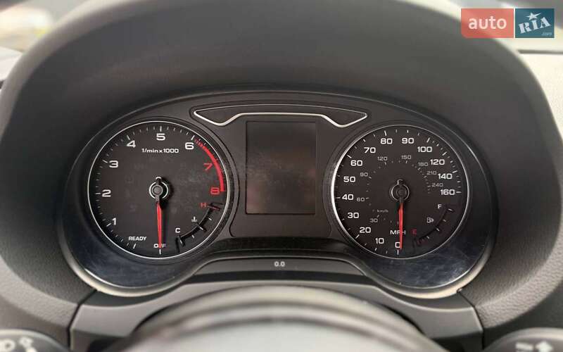 Седан Audi A3 2015 в Чернівцях