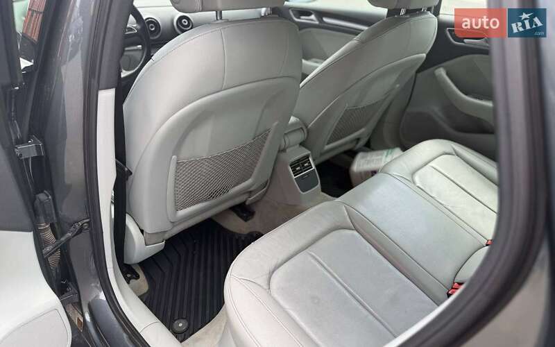 Седан Audi A3 2015 в Чернівцях