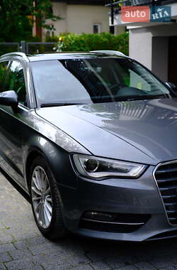 Хэтчбек Audi A3 2016 в 
