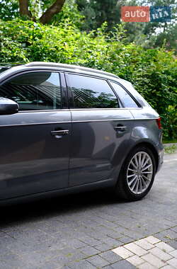 Хэтчбек Audi A3 2016 в 