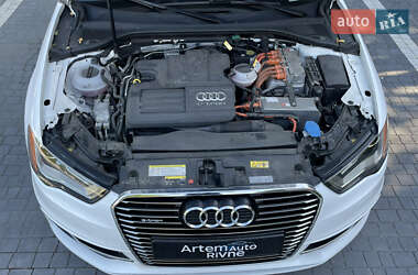 Хэтчбек Audi A3 2016 в 